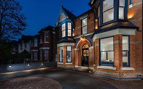 Dream House London With Gym, Cinema And Housekeeper