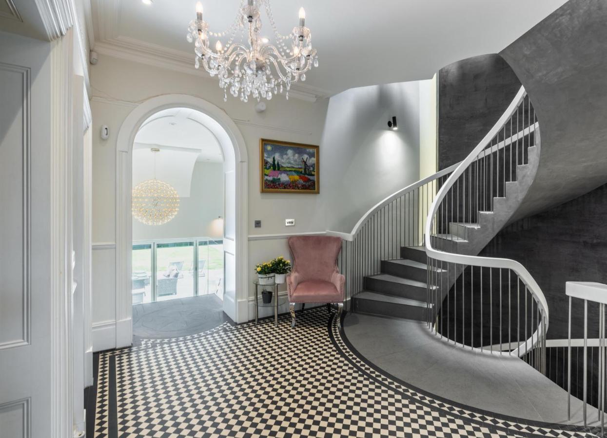 Dream House London With Gym, Cinema And Housekeeper Villa Ealing Exterior photo