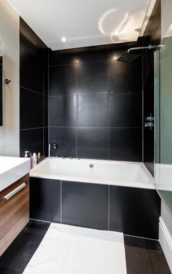 Dream House London With Gym, Cinema And Housekeeper Villa Ealing Exterior photo